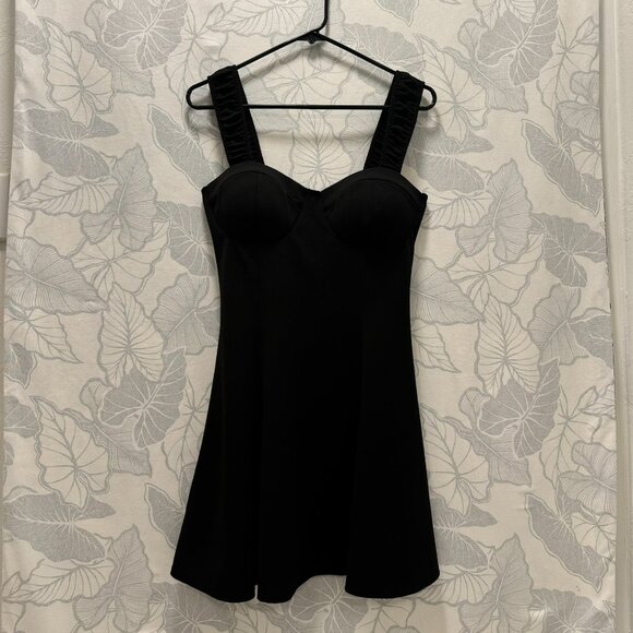 Large Short Black Dress with Exaggerated Décolletage - Picture 3 of 10